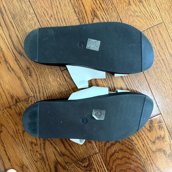 NWOT Cute White Sandals for Summer Flats Women's Size 8 - Never worn! - Picture 2 of 3